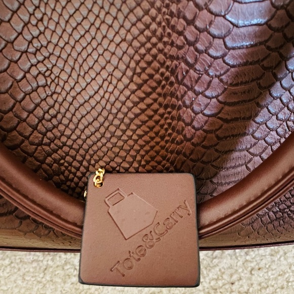 Tote&Carry 
XL Chocolate Duffle - Picture 2 of 5